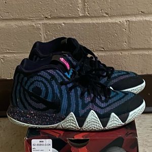 Nike Kyrie 4 Youth Size 6.5